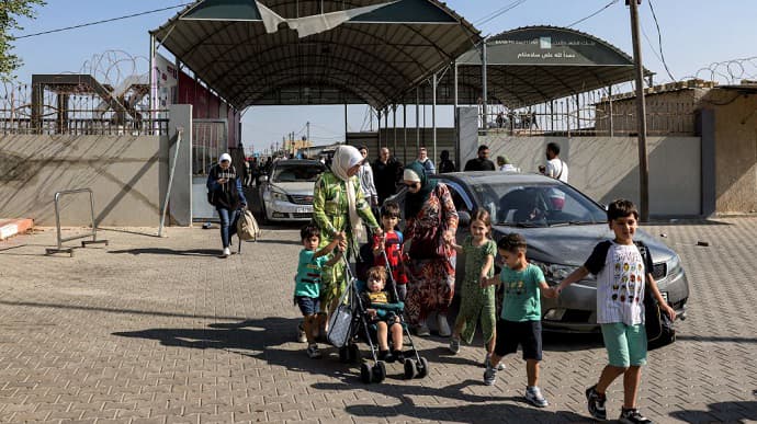 З Сектора Гази евакуювали 360 іноземців і 81 пораненого палестинця – CNN