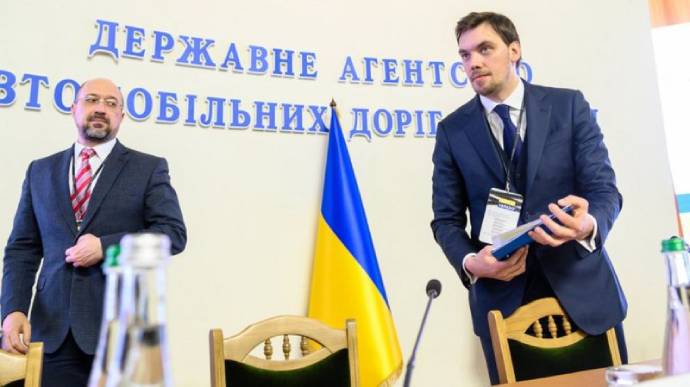 Українці вважають Гончарука і Шмигаля гіршими прем’єрами, ніж Януковича та Тимошенко