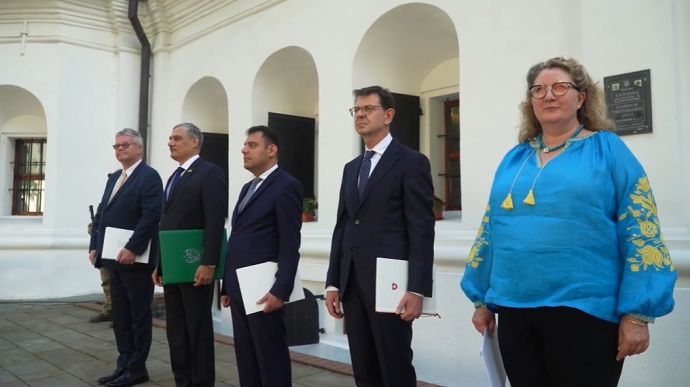 Five new ambassadors present credentials to Zelenskyy