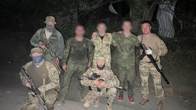Ukraine brings back paratroopers hiding under occupation for more than a year and a half
