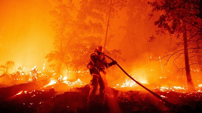 У Каліфорнії пожежа знищила місто і охопила понад 187 га
