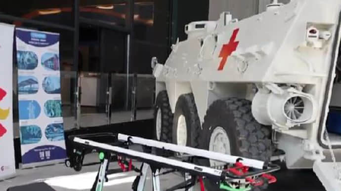 Ukraine to receive two medical armoured vehicles from Spain – video