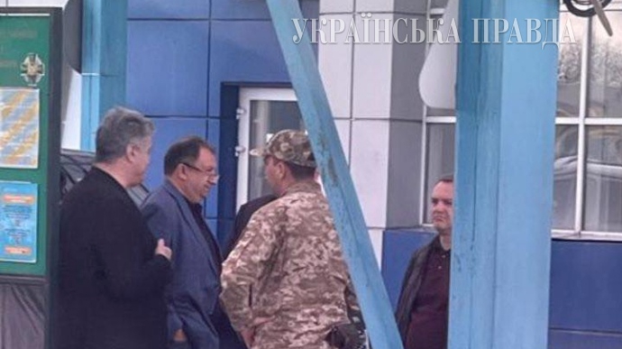Порошенко во второй раз не выпустили из Украины