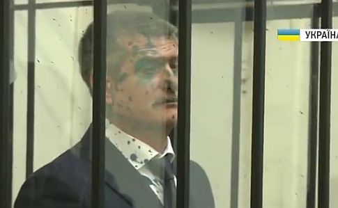 Екс-главу СБУ Києва Щеголєва у суді облили зеленкою