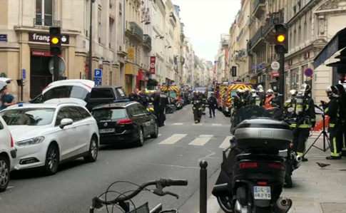 В Париже вооруженный мужчина захватил заложников, полиция начала спецоперацию