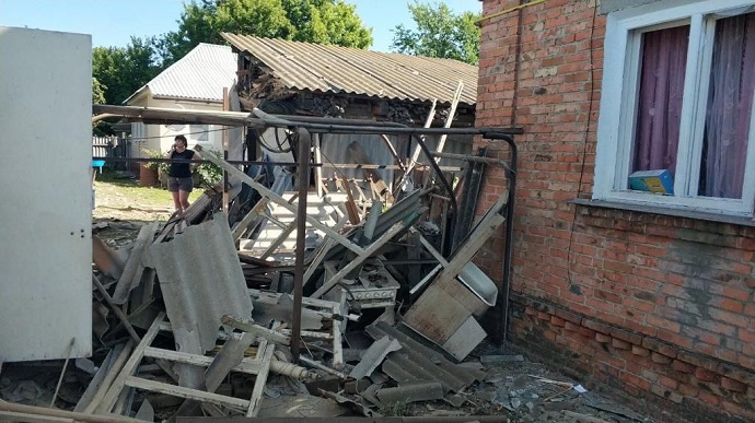 Обстріли Сумщини: понад 50 прильотів за добу, пошкоджена водонапірна вежа