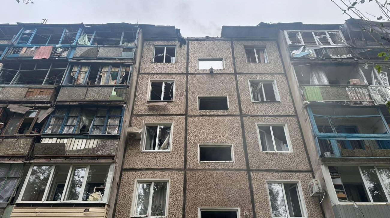 Zelenskyy: Russia dropped 900 guided bombs on Ukraine this week – video