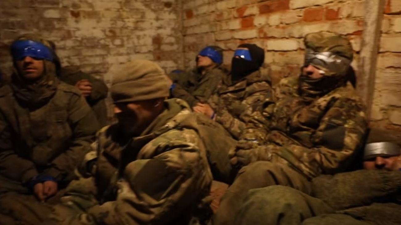 Ukrainian airborne troops capture 26 Russians in one battle in Russia's Kursk Oblast – video