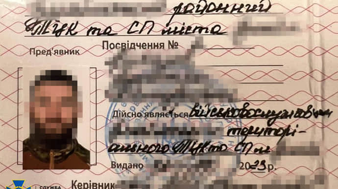 СБУ разоблачила 3 схемы выезда за границу уклонистов: задержан руководитель районного военкомата