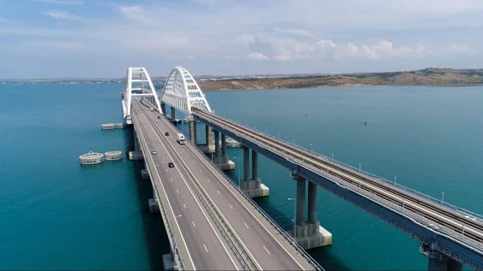 Russia closes Crimean Bridge