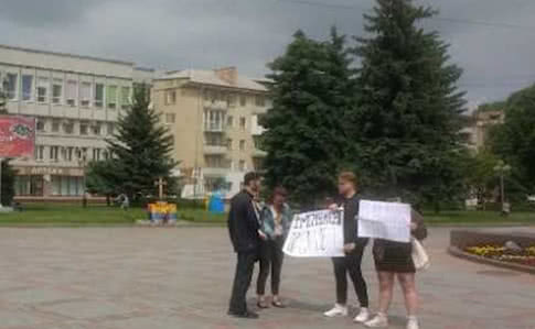 Пикет за импичмент Зеленского: полиция проверит действия сотрудников