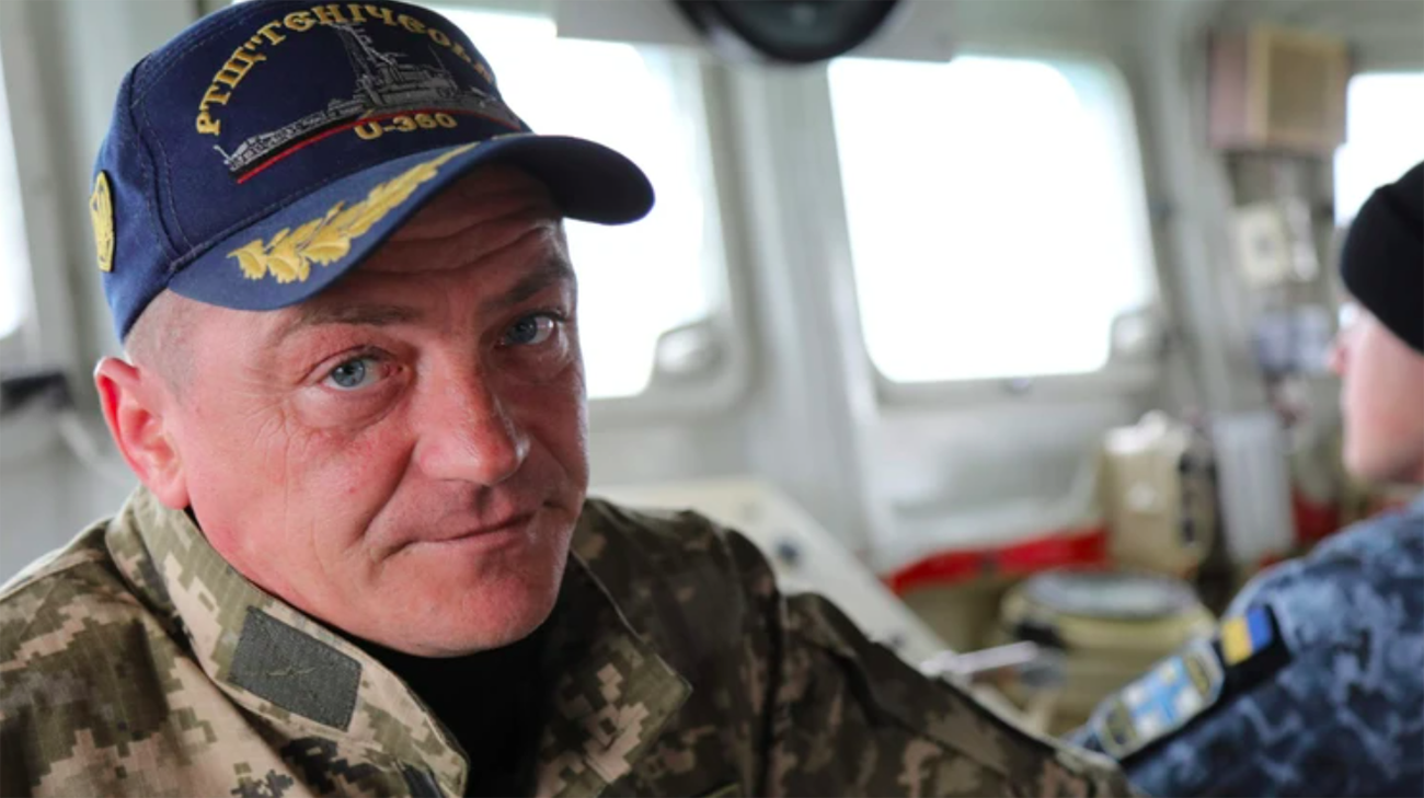 Former commander of destroyed Ukrainian minesweeper brought back from Russian captivity