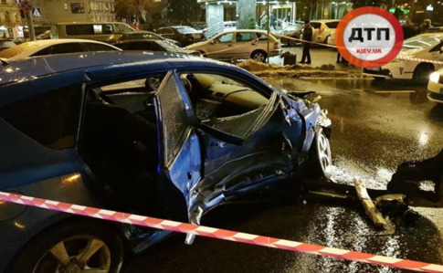 В Киеве возле Цирка столкнулись 5 автомобилей, есть погибшая