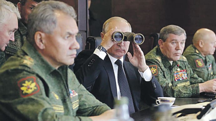 Россия начала большие военные учения в Крыму, приехал министр обороны