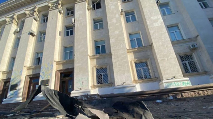 Russian forces hit centre of Kherson, hitting building of Kherson Oblast State Administration