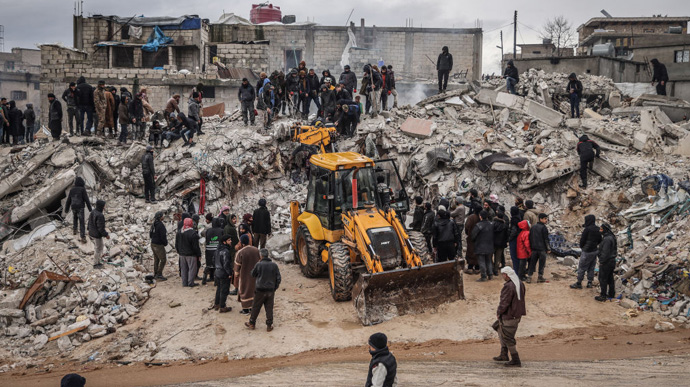 Турция объявила недельный траур по погибшим в результате землетрясения, жертв уже более 1650