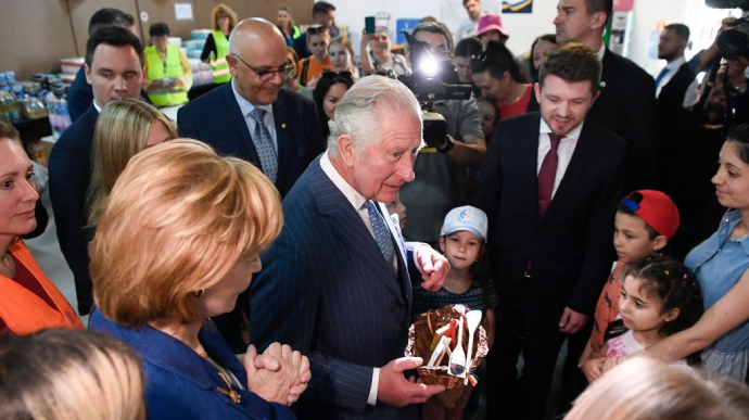 Принц Чарльз навідався до українських біженців у Румунії