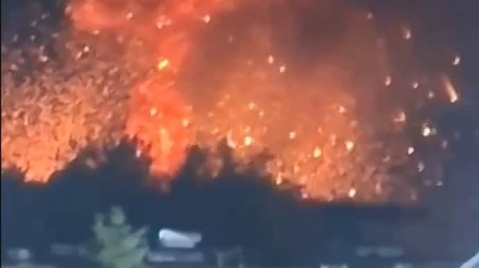 В окупованому Харцизьку на Донеччині пролунав вибух на складі боєприпасів – ЗМІ