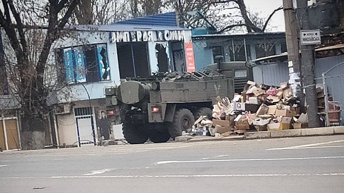 Occupiers set up ammunition storage point near school in centre of Mariupol