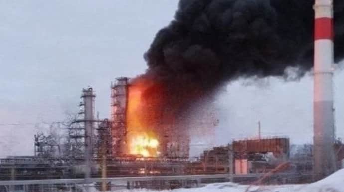 UK intelligence says Russia can't protect all vulnerable facilities as Ukraine continues to target its oil refineries