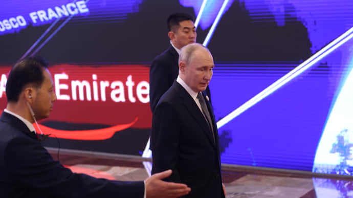 Putin arrives in China with nuclear briefcase