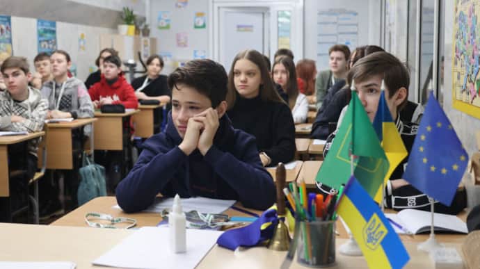 Zelenskyy: All Ukrainian schoolchildren to receive free meals in 2025