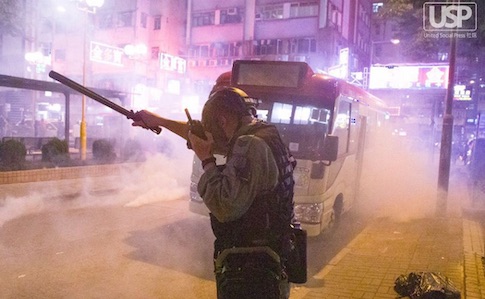 Поліція Гонконгу застосувала сльозогінний газ на початку 2020 року