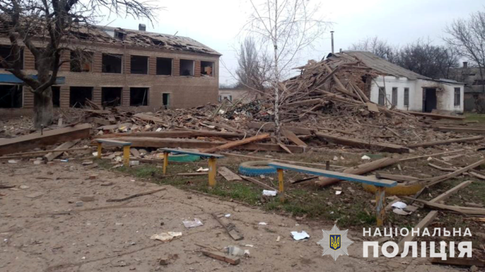 Россияне разрушили школу и повредили историческое здание в Запорожской области, есть погибшая
