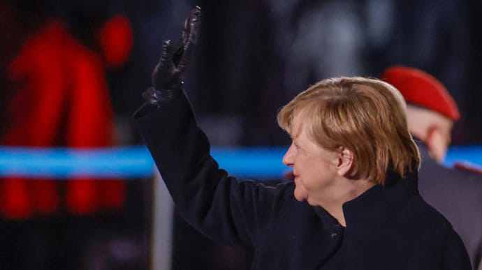 Bild: Меркель месяцами блокировала поставку Украине оружия через НАТО