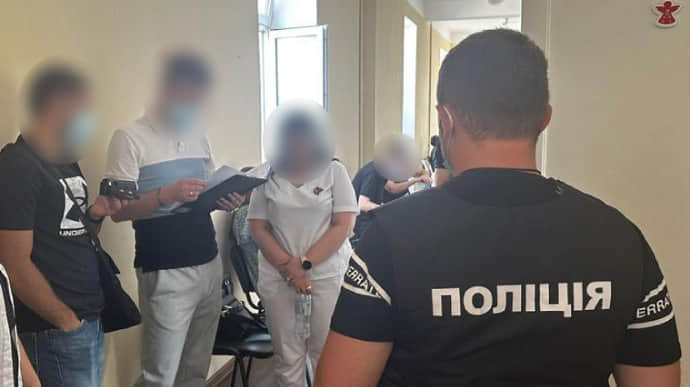 Туберкульоз за 1500 доларів: в Одесі викрили голову ВЛК, яка допомагала ухилянтам