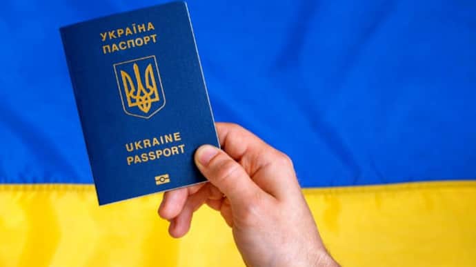 Ukrainian men aged 18-60 will not be able to obtain Ukrainian passports abroad