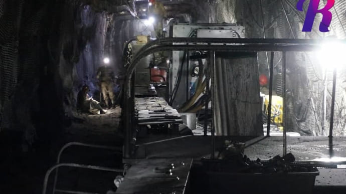 Через вибух в російській шахті 10 загиблих, десятки поранених, 39 людей ще шукають