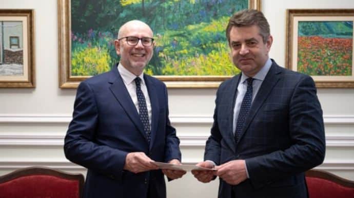 В Україні починає роботу новий посол Чехії