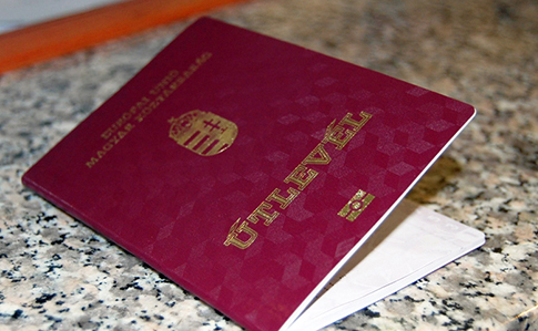 Венгрия раздала на Закарпатье более 100 тысяч паспортов - МИД