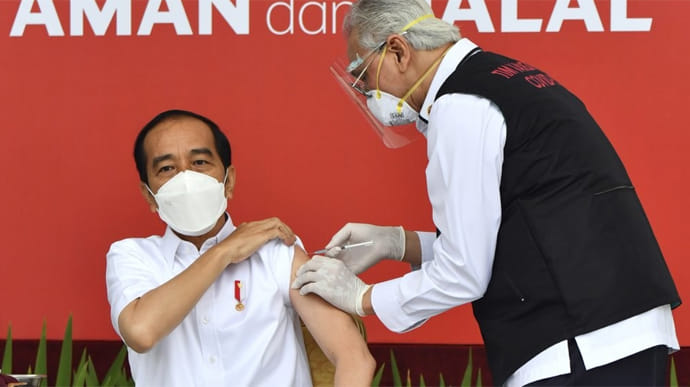 Президент Индонезии сделал прививку вакциной Sinovac, которую закупила Украина