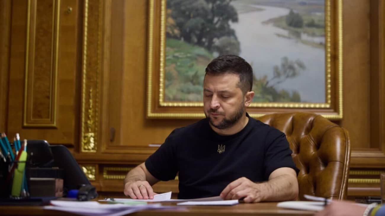 Zelenskyy creates 2 city military administrations in Zaporizhzhia Oblast