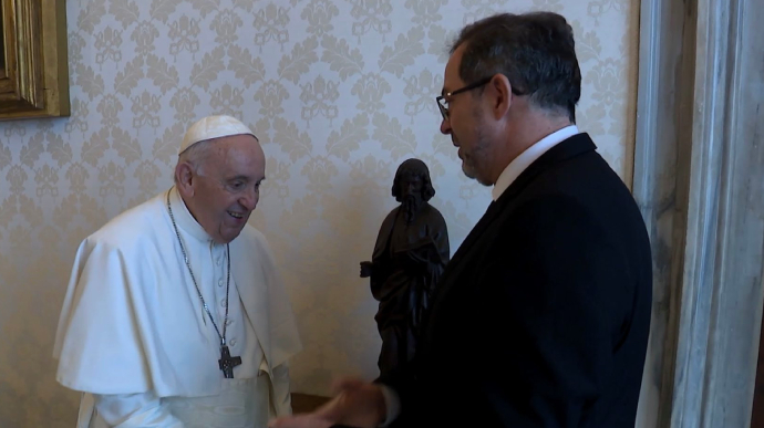Папа Римский обсудил возможный визит в Киев с украинским послом