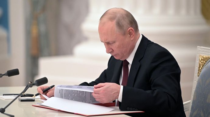 Putin decides to show off his knowledge of history again with map with no Ukraine
