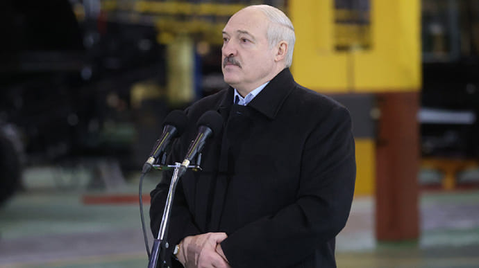 Лукашенко говорит, что американские спецслужбы засели в Киеве и качают планету