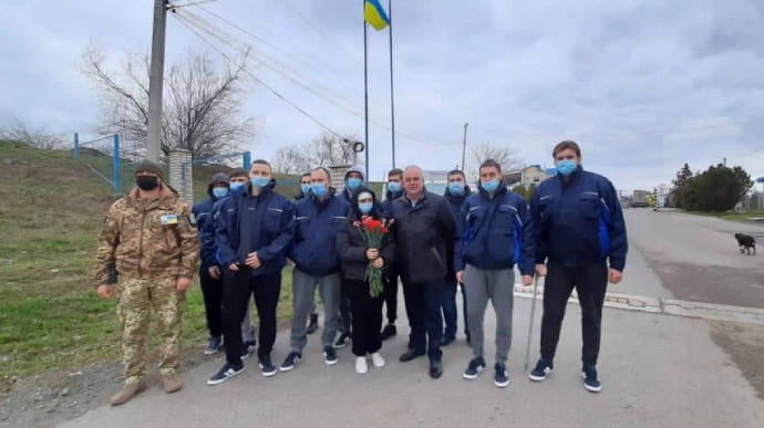 Врятовані моряки з суховантажу, що затонув біля Румунії, повернулися в Україну