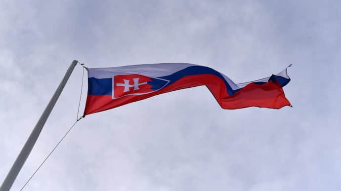 ЗМІ: Словаччина хотіла допомогти Угорщині зняти санкції ЄС із Усманова