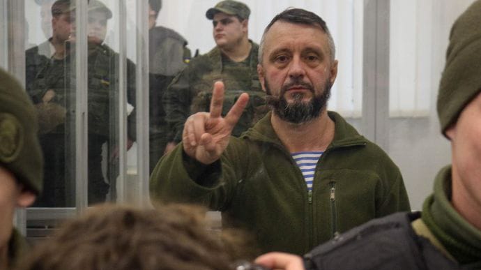 Новости 30 апреля: домашний арест Антоненко, увольнение Мендель