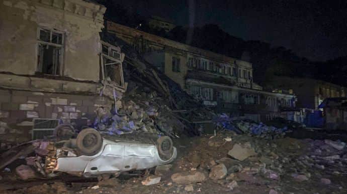 Від удару по Одесі постраждала будівля консульства Греції й до 50 будинків – Зеленський