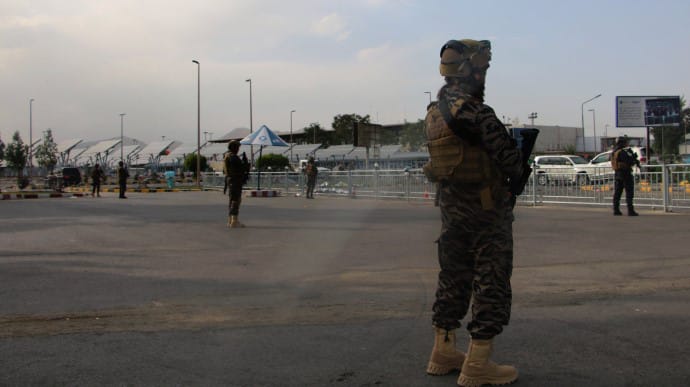 Франция прекратила эвакуацию из Кабула, военные покинули аэропорт
