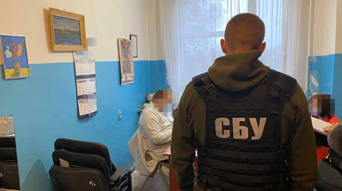 У Кропивницькому медики видавали свідоцтва про вакцинацію без щеплення на Covid-19 – СБУ