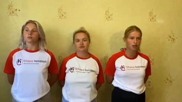 3 women in Russian-occupied Crimea forced to sing songs about Putin after being caught dancing to Ukrainian song