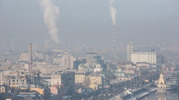 Украина оказалась на 8 месте в Европе и на 43 в мире по загрязнению воздуха в 2020-м