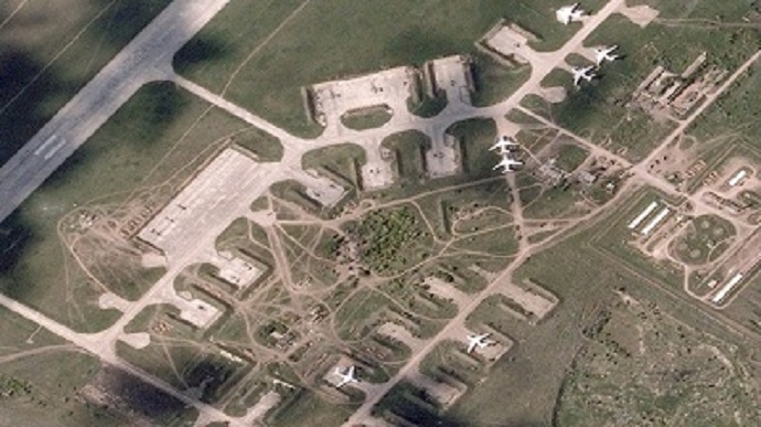 Россияне продолжают использовать авиабазу возле Мелитополя – CNN