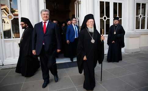 Порошенко назвал дату объединительного собора украинских церквей
