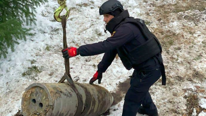 У Києві сапери знешкодили бойову частину російської ракети Кинджал